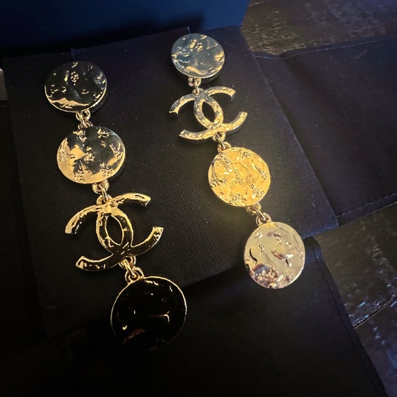 Chanel Earrings Brand New Never Worn! Comes with receipt and box 3 inch drop - Picture 8 of 9